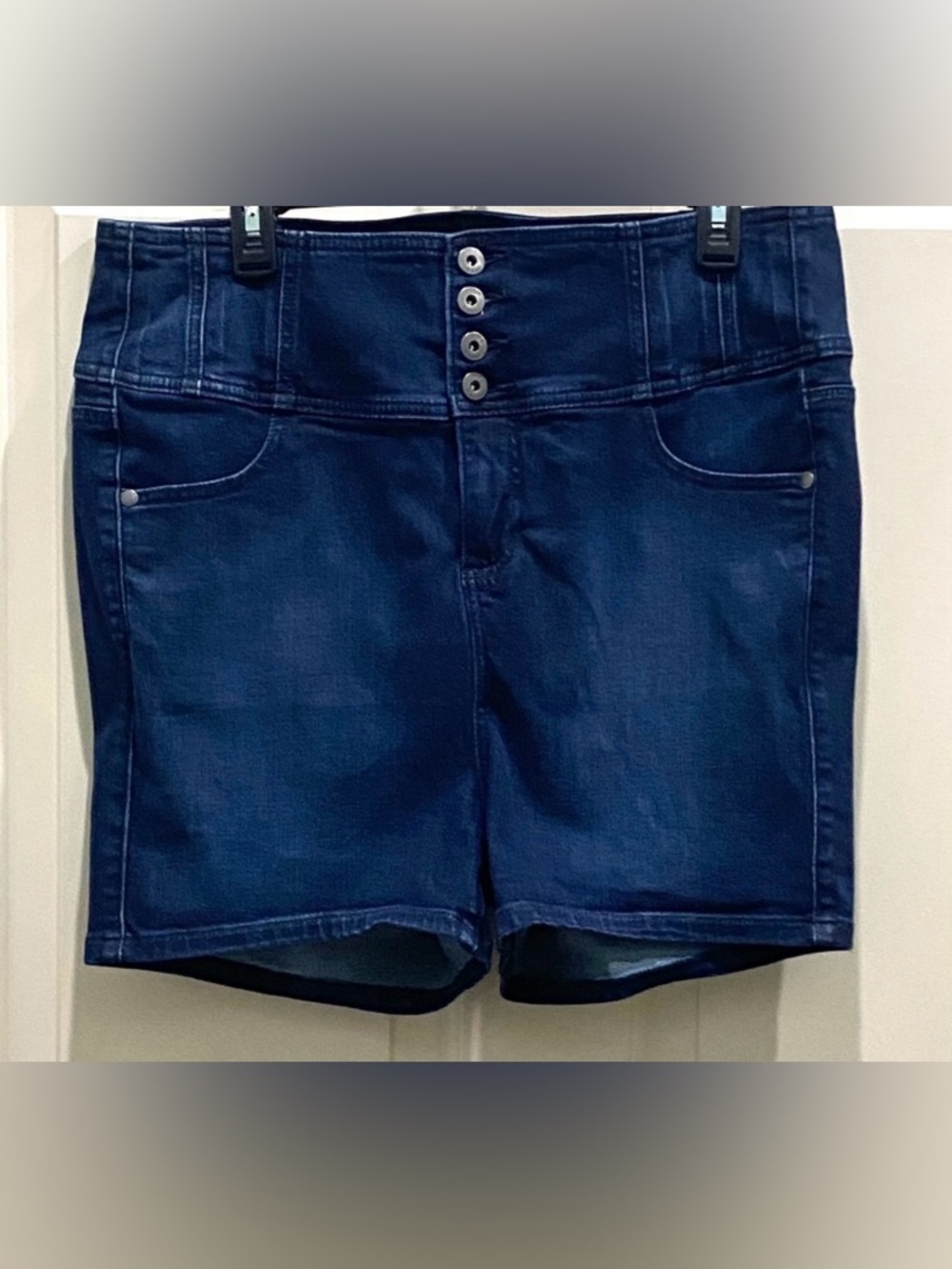Torrid Feel The Fit SZ 14 Preppy Chic Button Fly Blue Denim Sporty Jean Shorts